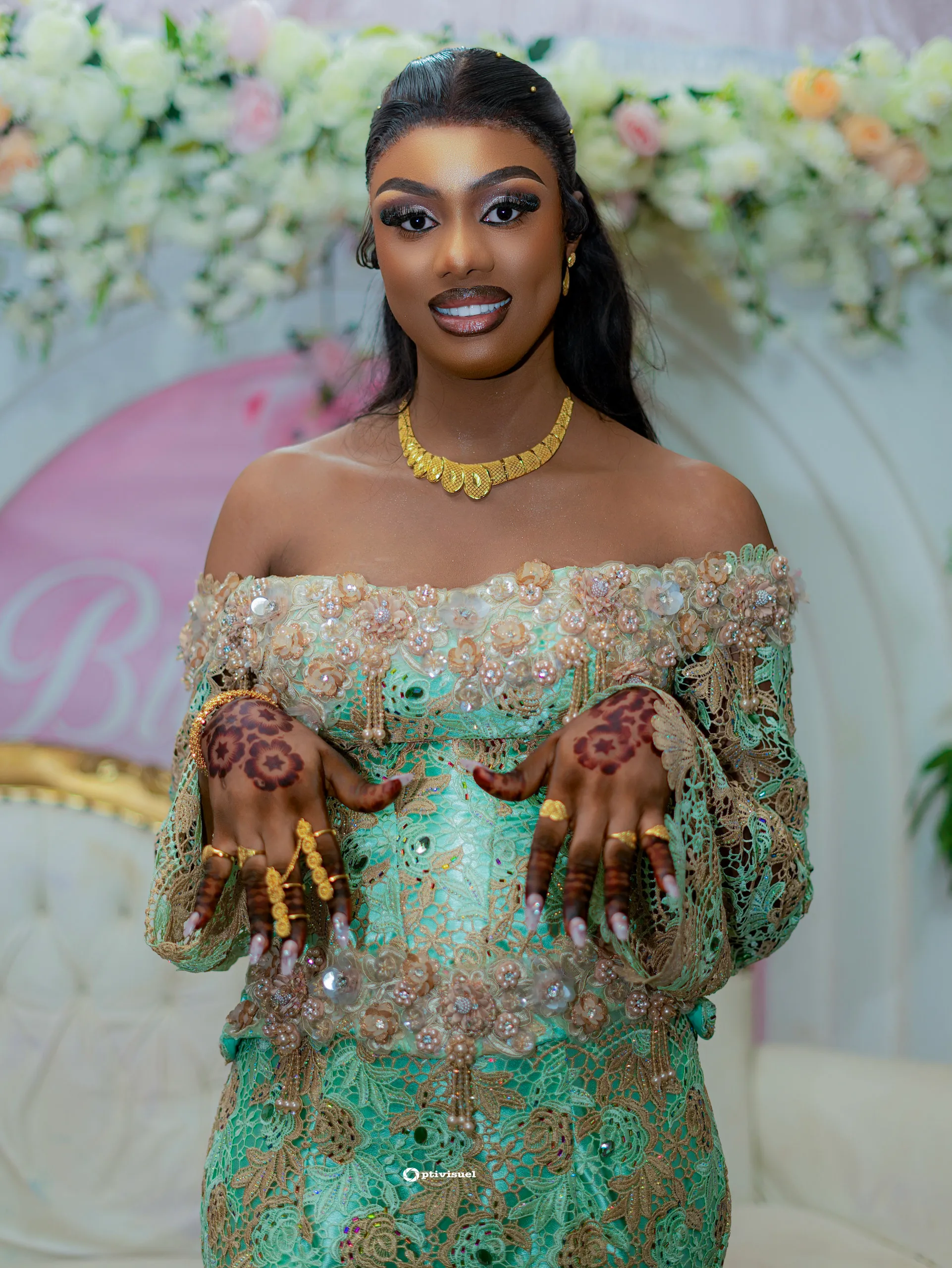 Portrait de la mariée en tenue traditionnelle