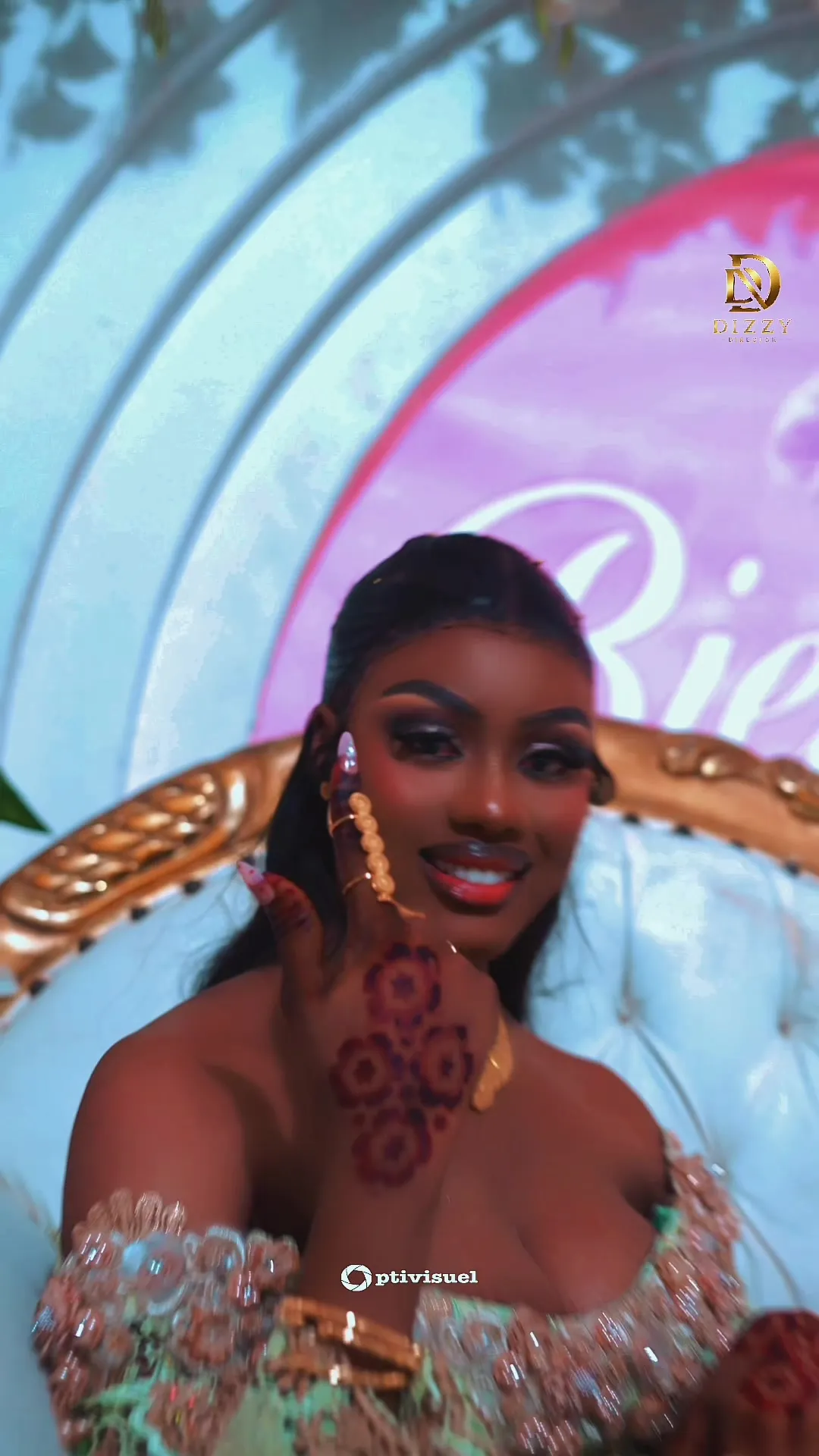 La mariée en robe brodée, extrait du film